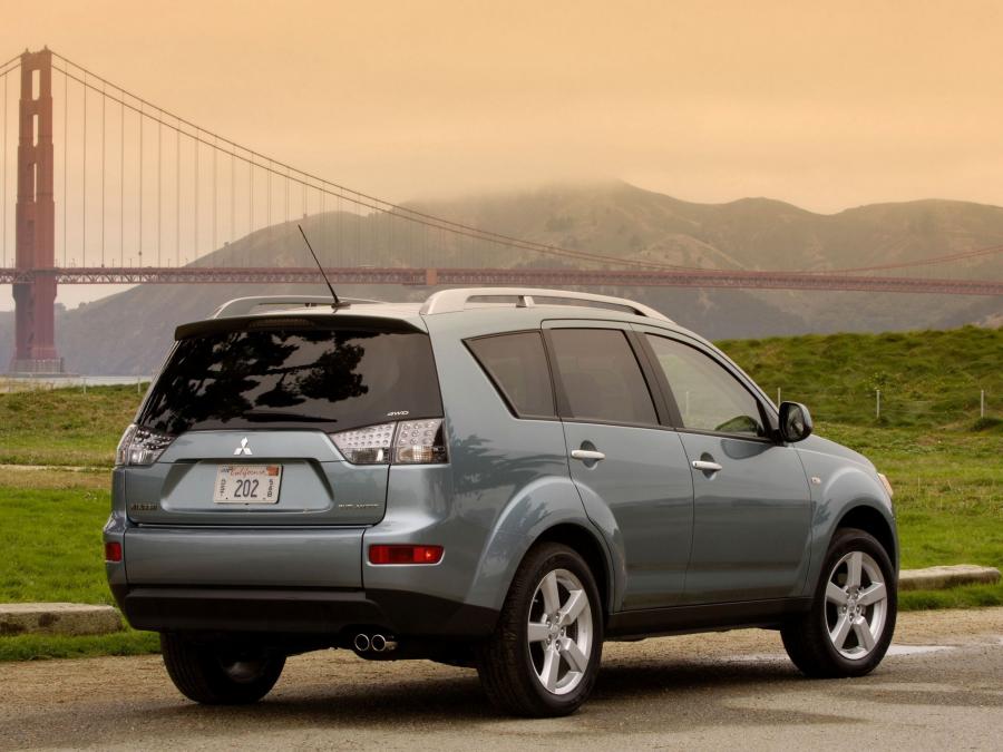  Mitsubishi Outlander 2007 года  (US) (фото 6 из 30)